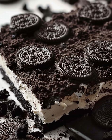 Oreo Dirt Pudding Cake, Oreo Mud Pie Dirt Cake, Dirt And Worms Cake, Oreo Dirt Cake Recipe, Oreo Dirt Pudding, Worm Cake, Dirt Cake Recipe, Dirt Pie, Chocolate Dirt