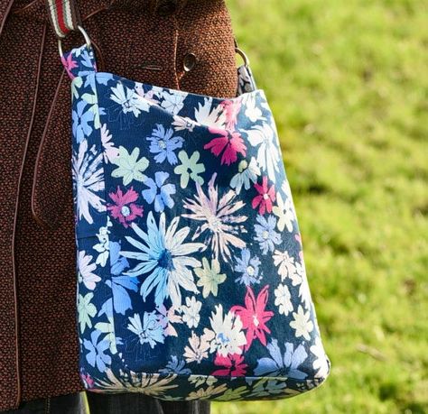 Learn how to make a bag that's super practical with this Zip Top Messenger Bag <a href="http://www.allfreesewing.com/Basics-and-Tutorials" target="_blank">sewing tutorial</a>. It's made out of durable canvas that you can weather-proof and the zipper will keep your items dry within it. This DIY messenger bag can be worn on one shoulder or worn across the body if it's heavy. A free sewing pattern like this will be popular with both women ... Spring Sewing Patterns, Messenger Bag Patterns, Diy Messenger Bag, Make A Bag, Spring Sewing, Custom Handbags, Bag Pattern Free, Crossover Bags, Free Sewing Pattern