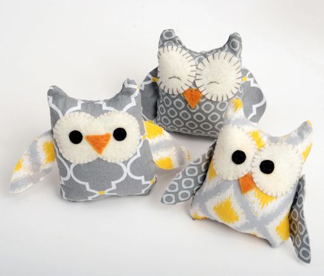 Owl Stuffies, free pattern link, did not check for templates Trendy Sewing Projects, Basic Quilt, Easy Knitting Projects, Cute Sewing Projects, Owl Crafts, Beginner Sewing Projects Easy, Sewing Projects For Kids, Fun Crafts For Kids, Sewing Projects For Beginners