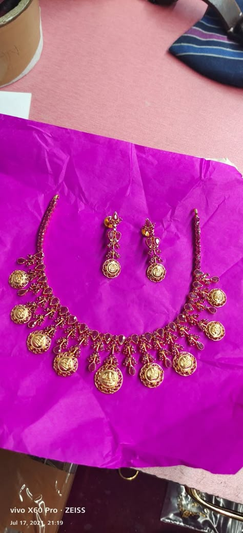 Kids Jewellery Gold Indian, 2024 Gold, Red Stone Jewelry, Gold Ruby Necklace, Ruby Jewelry Necklaces, Gold Jewels Design, Black Beads Mangalsutra Design, Fruit Picture, Modern Gold Jewelry