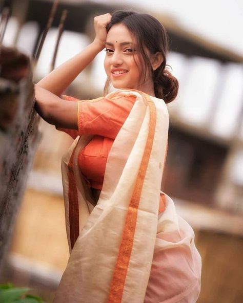 Magical Shoutout on Instagram: “#stayhome #staysafe & #stayhealthy #magical_shoutout_ Follow 👉 @luchiyana__ DM ur pictures for Shoutout/Promotions…” Priya Warrier, Priya Varrier, Priya Prakash Varrier, Priya Prakash, Actress Hairstyles, Nice Pic, White Saree, Beautiful Smile Women, Indian Beauty Saree