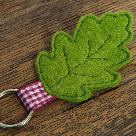 Sewing Key Ring, Patterns For Felt Key Rings, Felt Fabric Keychain, Felt Keytags Patterns, Felt Keychain Frog, Felt Keyring, Felt Keychain, Felt Patch, Felt Leaves