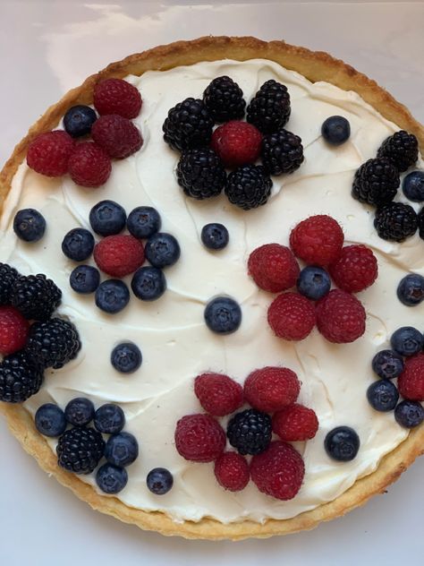 #cheesecake #rasberry #blueberry #aesthetic #recipe #flowers #tulips #desert Rasberry Desert, Berries Cake Aesthetic, Blueberry Cheesecake Design, Berry Pie Aesthetic, Raspberry Cheesecake Aesthetic, Blueberry Cheesecake Aesthetic, Cheesecake Decoration, Berry Cheesecake, Strawberry Blueberry