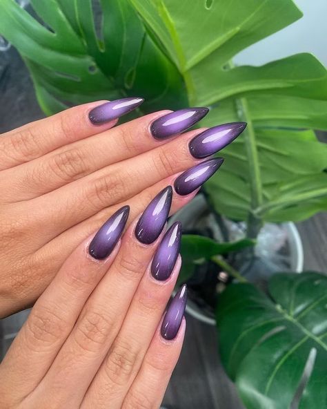 Purple Nails Are The Mystical Manicure Color Taking Over Instagram Vampy Nails, Metallic Nails Design, Long Almond Nails, Purple Valentine, Easy Manicure, Velvet Nails, Manicure Colors, Purple Nail Designs, Pink Polish