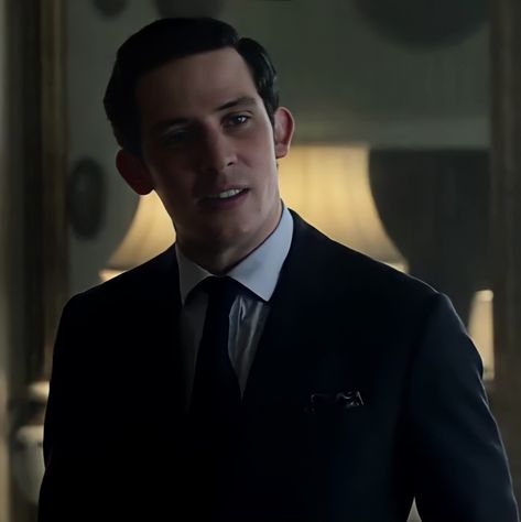 Prince Charles The Crown, The Crown Netflix, Crown Icon, Crown Netflix, The Crown Series, King Charles Iii, Family Mom, Prince Charles, King Charles