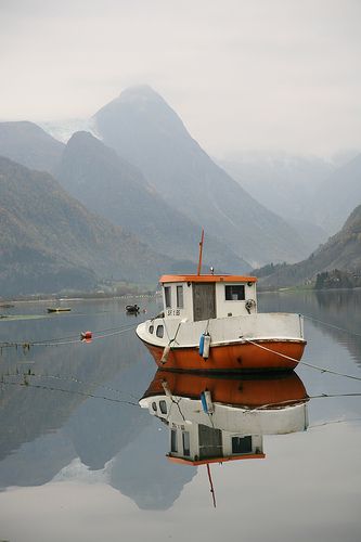 Small Fishing Boats, Norway Fjords, Old Boats, Boat Art, Fishing Boat, Urban Sketching, Wooden Boats, Life Photo, Photo Reference