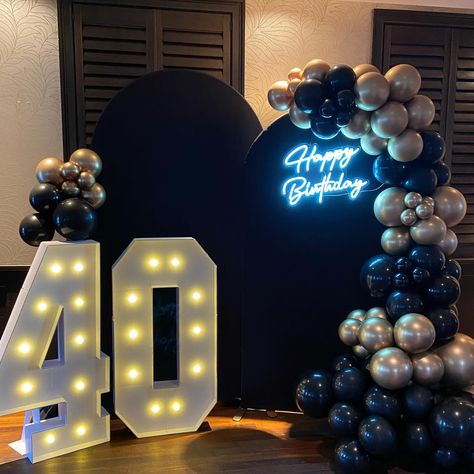 40th birthday party 🥳 balloons by @angelmooreevents_llc #marqueenumbers #birthdayparty #blackandgold #balloongarland #balloonartist #event #blackbackdrop #partydecorations #40thbirthday #quincyma #bostonma Black Blue Birthday Decor, Man 40th Birthday Ideas Decoration, 40th Backdrop Ideas, Black And Blue Balloon Garland, 40th Birthday Backdrop For Men, Men 40th Birthday Ideas, 40 Birthday Ideas For Men, 50th Birthday Ideas For Men, 40th Birthday Ideas For Men