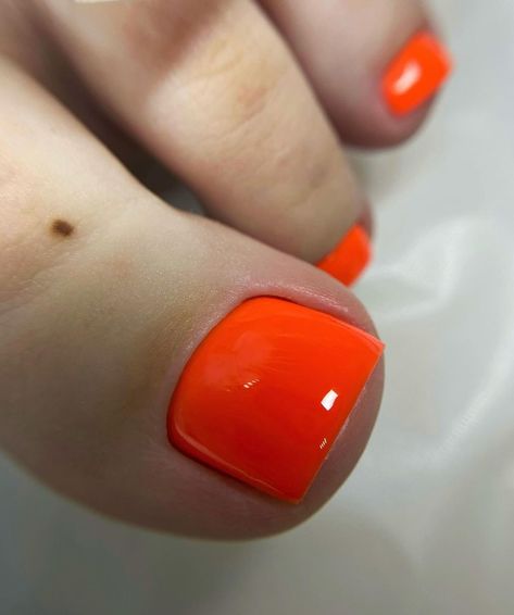 29 Summer Pedicure Colors: Best Ideas for Hot Season 2024 Pedicure Color Ideas, Orange Pedicure, Orange Toe Nails, Summer Pedicure Colors, Perfect Pedicure, Pale Tan, Summer Pedicure, Orange Nail Polish, Pedicure Colors