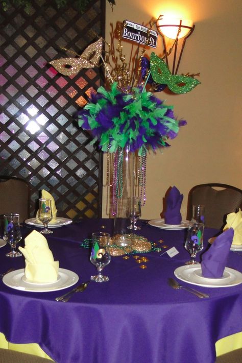 Mardi Gras Wedding Theme, Mascarade Party, Mardi Gras Party Decorations, Mardi Gras Wedding, Mardi Gras Centerpieces, Mardi Gra, Carnival Wedding, Mardi Gras Decorations, Mardi Gras Party