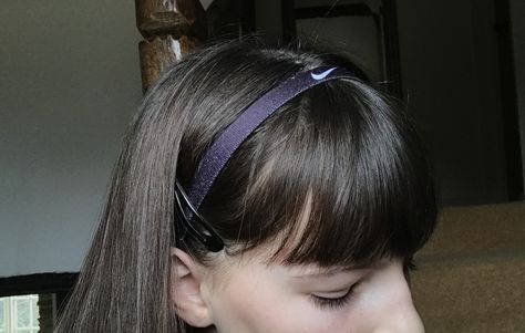 Nike headband & hair clips Nike Headbands Hairstyles, Headbands Hairstyles, Nike Headband, Hairstyles For Gowns, Nike Headbands, Cap And Gown, Knotless Braids, Pearl Headband, Headband Styles