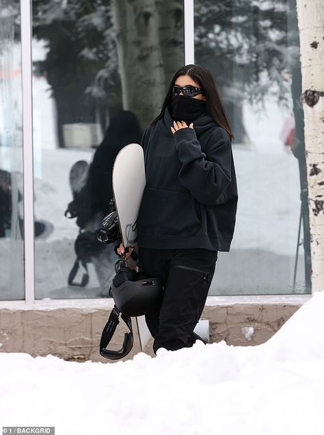 Kylie Jenner Ski, White Snow Boots, Stile Kylie Jenner, Stormi Webster, Justin Bieber News, Kylie Jenner Look, Kylie J, Justin Bieber Pictures, Winter Must Haves