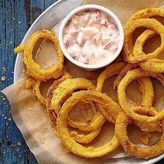 Healthy Onion Rings, Baked Onion Rings, Pepper Rings, Beer Battered Onion Rings, Easy Dipping Sauce, Roasted Garlic Aioli, Healthy Superbowl, Cooking Vegetables, Aioli Recipe