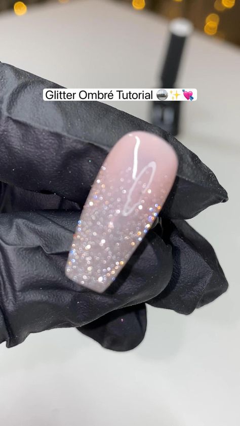 reflective glitter ombre nail tutorial #nails Ombre Nails Tutorial, Diy Nails Easy, Nail Tutorial Videos, Glittery Nails, Nail Art Glitter, Ombre Nails Glitter, Nail Art For Beginners, Nail Art Ombre, Nail Art Designs Videos