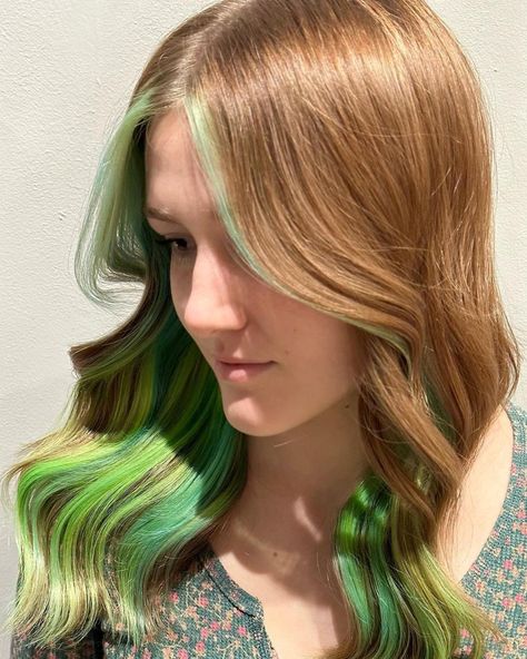 Blond Hair With Green Highlights, Blonde Hair With Green Highlights, Seafoam Green Hair, Green Hair Blonde, Green Hair Streaks, Hair Color Guide, Green Hair Dye, Two Toned Hair, Blonde Tips