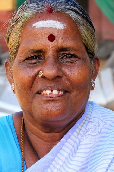 Faces of India Srirangam Tamil Nadu Watercolor Reference, A Business Woman, India Vacation, India Travel Places, Romantic Resorts, India Travel Guide, Street Vendor, Festivals Around The World, Nepal Travel