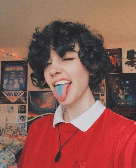 Enby Haircuts Curly, Genderfluid Haircut, Androgynous Haircut, Androgynous Hair, Boys With Curly Hair, Fluffy Hair, Dye My Hair, Hair Reference, Short Hair Haircuts