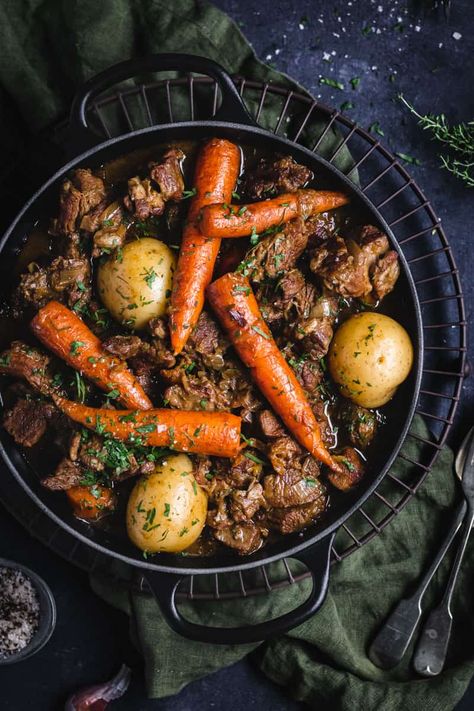 Cast Iron Dutch Oven Recipes, Traditional Irish Stew, Irish Lamb Stew, Irish Stew Recipe, Lamb Stew Recipes, One Pot Cooking, Creamy Mash, Irish Stew, Lamb Stew