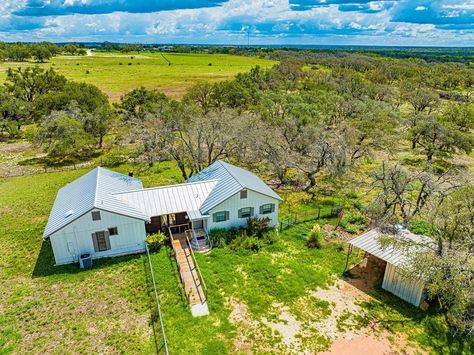 1997 Texas Ranch House For Sale on 10 Pretty Acres $485,000 - Country Life Dreams Texas Houses Ranch, Ranch House Texas, Texas Ranch House, Texas Countryside, The Grand Estate At Hidden Acres, Ranches For Sale, Country Estates, Beautiful Night Sky, Life Dreams