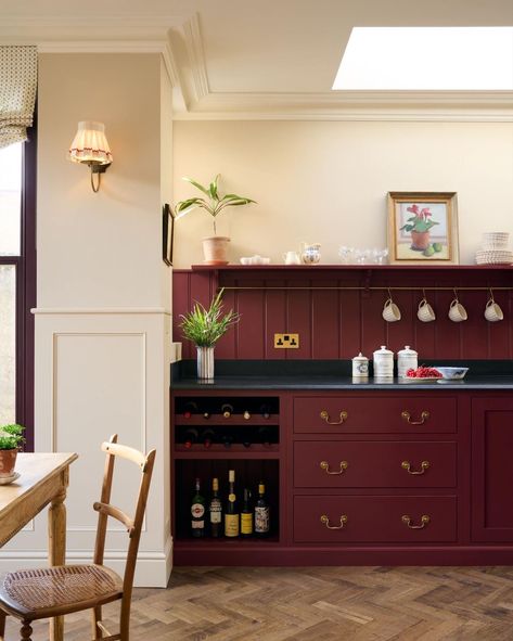 Beadboard Kitchen Backsplash, Kitchen Devol, Devol Shaker Kitchen, Valley Kitchen, Chia Puddings, Classic English Kitchen, Beadboard Kitchen, Shaker Kitchens, Red Cabinets