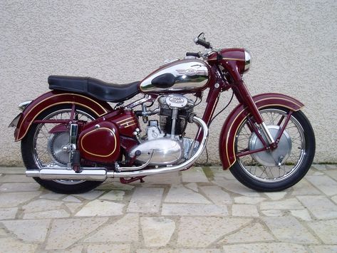 44 1950s Jawa 500cc twin | tasio205 | Flickr Jawa Motorcycle, Jawa 350, Moto Scrambler, Motos Vintage, Motorcycle Images, Antique Motorcycles, Мотоциклы Cafe Racers, Motos Honda, Motorcycles And Scooter