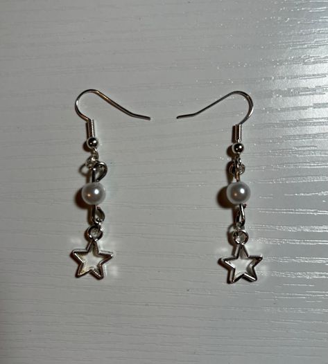 Handmade pearl bead star earrings ☆ Star Jewelry Diy, Cute Earrings Handmade, How To Make Earrings With Beads, Easy Earrings To Make, Earring Making Ideas, Diy Dangle Earrings, Cute Beaded Earrings, Handmade Earrings Ideas, Handmade Pearl Earrings