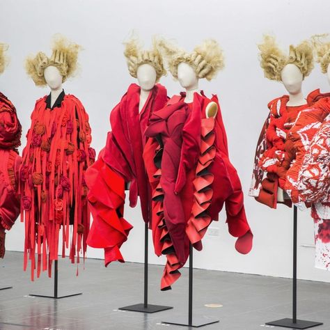 Explore This Year's Met Ball and Costume Institute Exhibition Fabien Baron, Rei Kawakubo Comme Des Garcons, Japanese Fashion Designers, Casual Attire For Women, Rei Kawakubo, Costume Institute, Avant Garde Fashion, Big Fashion, Mode Inspiration