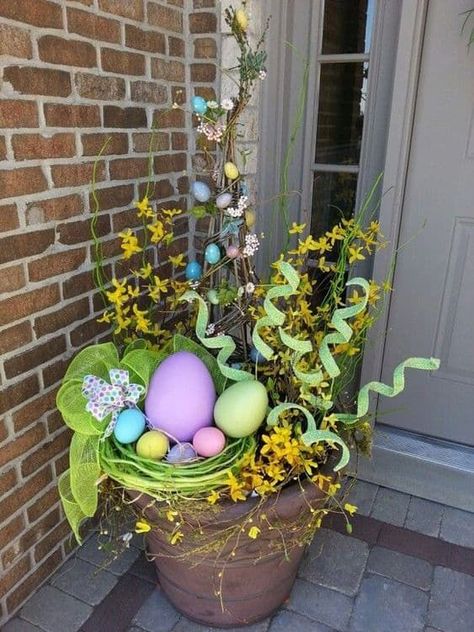 Porch Topiary, Easter Front Porch Decor, Easter Front Porch, Easter Decoration Ideas, Diy – Velikonoce, Easter Porch, Easter Porch Decor, Easter Outdoor, Diy Tree Decor