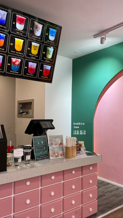 Bubble Tea Shop Exterior, Boba Store Aesthetic, Bubble Tea Cafe Interior, Boba Cafe Interior, Bubble Tea Shop Aesthetic, Bubble Tea Aesthetic Instagram, Bubble Tea Shop Design Interior, Aesthetic Boba Shop, Boba Tea Shop Interior Design