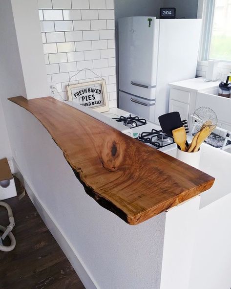 Reclaimed wood countertop Peninsula Kitchen Design, Rustic Countertops, Wood Bar Top, Kitchen Peninsula, Wooden Counter, Kitchen Worktop, Live Edge Wood, Wood Bar, Natural Home Decor