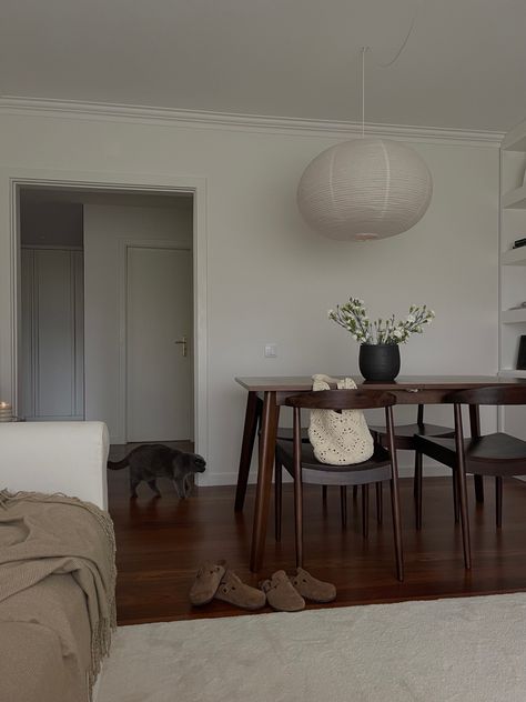 Dark Wood Floors Dining Room Table, Dark Floor Apartment, Dark Wood Floors Living Room, Dark Wood Living Room, Dark Wood Floor, Dark Wood Table, Dark Wood Furniture, Japandi Interior, Brown Floors