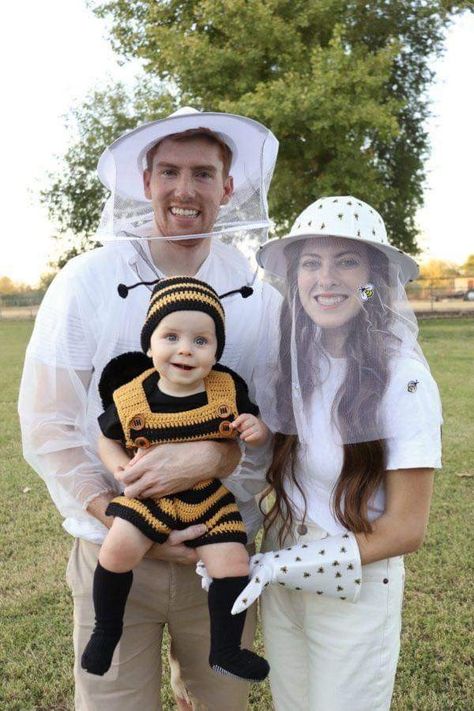 Cute Family Of 4 Halloween Costumes, Family Bee Costume Ideas, Family Bee Costume, Baby Bee Costume Family, Baby Costumes With Parents, Family Bug Halloween Costumes, Mom And Baby Daughter Halloween Costumes, Bee And Beekeeper Family Costume, Farmers And Cow Family Costume