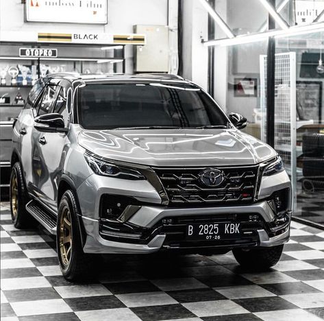 #dieselpower Fortuner Toyota Modified Black, Fortuner Toyota Wallpapers Hd Black, Chevrolet Suv, 2023 Mclaren, Cars Mclaren, Wallpaper Nike, Rx 100, Best Suv Cars, Cool Truck Accessories