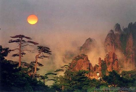 Sunrise at the Yellow Mountains Huangshan Mountains, Chinese Mountains, Huangshan, Time Photography, Hiking Routes, Chinese Landscape, Mountain Sunset, Mountain Travel, 수채화 그림