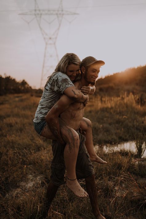 Mud Photoshoot, Country Couple Pictures, Country Relationship Goals, Cute Country Couples, Lake Photoshoot, Western Photo, Country Couples, Fun Photoshoot, Couple Picture Poses