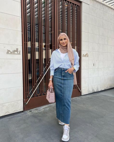 Denim Skirt Outfit For Hijab, Denim Skirt With Hijab, Long Denim Skirt Outfit Hijab, Hijabi Denim Skirt Outfit, Long Jeans Skirt Outfit Hijab, Denim Skirt Hijab Outfit, Long Blue Jean Skirt Outfits, Denim Skirt Outfit Hijab, Jeans Skirt Outfit Hijab