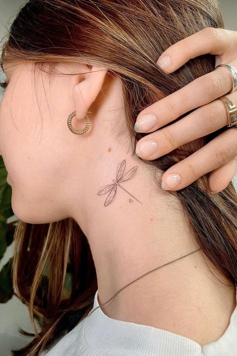 Simple Back Of Neck Tattoo, Back Tattoo Dragonfly, Dragonfly Behind The Ear Tattoo, Dragonfly Tatoos Woman, Dragonfly Tattoo On Neck, Cute Back Of Neck Tattoos For Women, Dragon Fly Neck Tattoo, Moon And Dragonfly Tattoo, Dragonfly Tattoo Neck