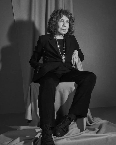 Lily Tomlin - ❤️ Lilly Tomlin, Lily Tomlin, Redo Cabinets, Out Of My League, You Make Me Laugh, Body Types, I Laughed, Essence, Lily