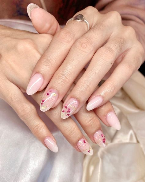 Clear Pink Nails, Nail Elegant, Nail Art Fleur, Pink Flower Nails, Nail Art Idea, Nail Aesthetic, Nail Work, Milky Nails, Nails Yellow