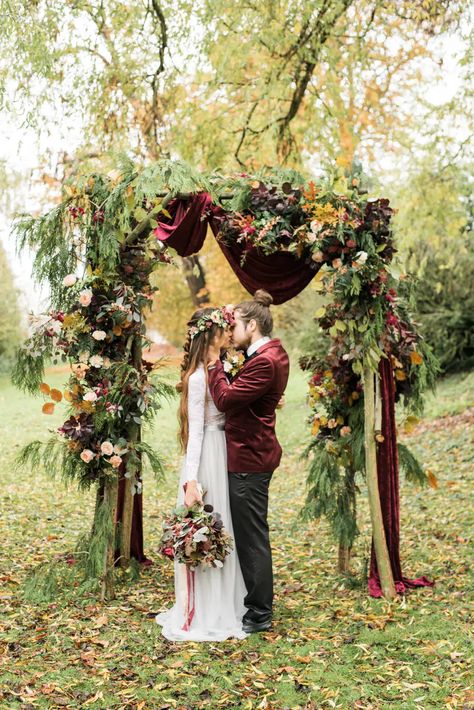 Woodland Wedding Arch, Fall Wedding Arches Outdoor, Autumn Wedding Arch, Fall Wedding Arches, Woodland Floral, Forest Theme Wedding, Pagan Wedding, Stylish Bride, Enchanted Forest Wedding