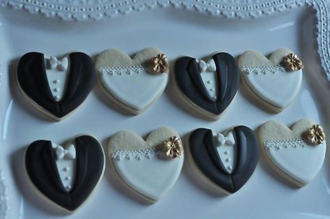 Bride and Groom Heart cookies | Cookie Connection Cookie Favors Wedding, Wedding Entourage Dress, Wedding Favor Cookies, Favor Cookies, Bridal Cookies, Heart Wedding Favors, Cookie Wedding Favors, Pink And White Weddings, Bouquet Bride