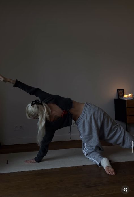 Stretching At Home Aesthetic, Yoga Pose Aesthetic, Yoga Aesthetic Instagram Story, Winter Yoga Aesthetic, Flexibility Vision Board, Yoga Stretches Aesthetic, Daily Movement Aesthetic, Yoga Astethic Photos, Hot Yoga Aesthetic