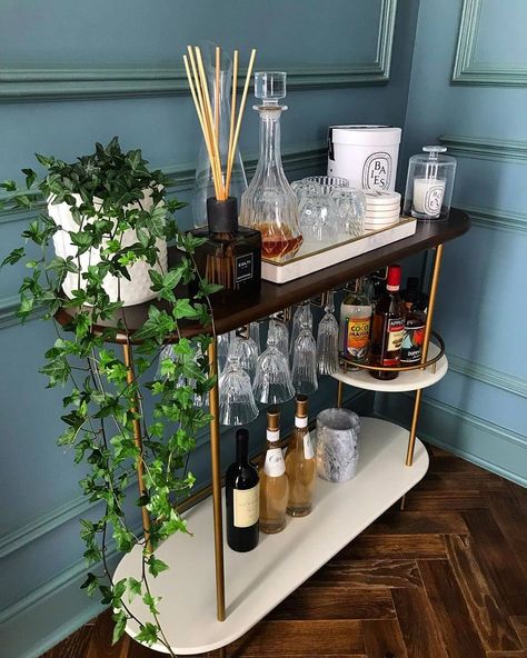 Fancy a drink? Make ours a G&T 🙊🍸 📷 by @quingmaison #mywestelm #passionforinteriors #homedecor #myhomevibe Mini Bar Trolley Ideas, Mini Cocktail Bar Home, Westelm Bar Cart, Home Bar Trolley Ideas, Entryway Bar Cart, In Home Mini Bar, Living Room Mini Bar Ideas, Bar Cart West Elm, Bookshelf As Bar Cart