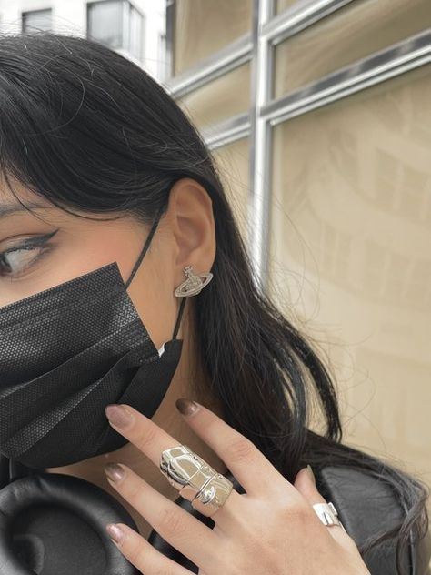 𝑔𝓇𝒶𝓎𝓈𝑜𝓃 on Twitter: "Matching Vivienne Westwood Armour rings <3 https://t.co/KQZe8RIDb6" / Twitter Vivienne Westwood Ring Armour, Vivienne Westwood Piercing, Vivienne Westwood Earrings Aesthetic, Vivienne Westwood Jewellery Earrings, Vivienne Westwood Earrings In Ear, Vivian Westwood Jewelry, Vivian Westwood Earrings, Vivienne Westwood Armour Ring, Nana Vivienne Westwood