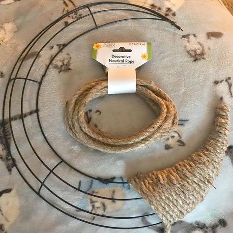 Crescent Moon Wreath, Moon Wreath, Moon Crafts, Dollar Tree Fall, Wire Wreath Forms, Witchy Crafts, Diy Dollar Tree Decor, Dollar Tree Decor, Dollar Tree Diy Crafts