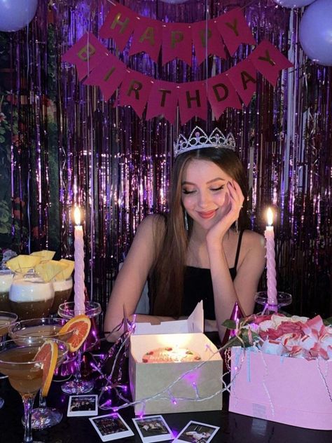 17 Doğum Günü, 14th Birthday Party Ideas, 18th Birthday Party Themes, 17th Birthday Ideas, Glow Birthday Party, Bestie Birthday, Glow Birthday, Cute Birthday Pictures, Birthday Ideas For Her