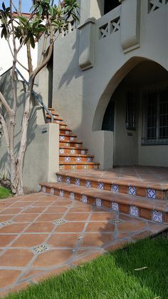 Spanish Exterior, Rustic Staircase, Saltillo Tile, Spanish Garden, Tile Stairs, Exterior Stairs, Patio Tiles, Garden Design Layout, Spanish Style Home