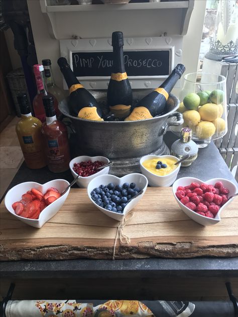 Prosecco Table Ideas, Prosecco Table, Pimp My Prosecco, Buffet Table Wedding Receptions, Wedding Reception Food Buffet, Prosecco Cocktail Recipes, Prosecco Drinks, Reception Buffet, Prosecco Bar