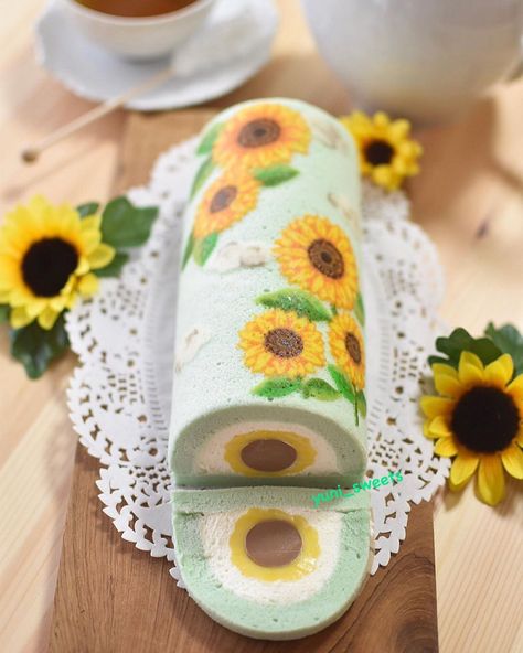 Sunflower Jelly, Christmas Cookie Bouquet, Decorated Cake Roll, Deco Roll Cake, Milk Mousse, Blueberry Mousse, Swiss Roll Cakes, Cake Pattern, Japanese Cake