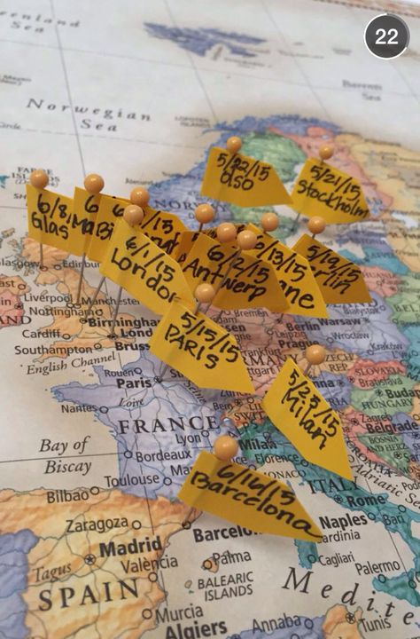 Ariana via snapchat World Map Pin, Map Bedroom, The Seven Year Slip, Pin Board Ideas, World Map Pin Board, World Map With Pins, Map Pin Board, Travel Photos Display, Travel Map Diy