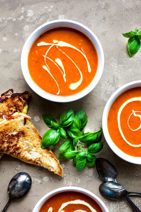 Spicy Tomato Soup Recipe, Tomato And Basil Soup, Homemade Tomato Basil Soup, Best Chicken Tortilla Soup, Tomato Basil Bisque, Tomato Bisque Soup, Bisque Soup Recipes, Chicken Soup Recipes Easy, Homemade Potato Soup